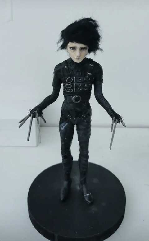 A Character Model of Edward Scissorhands